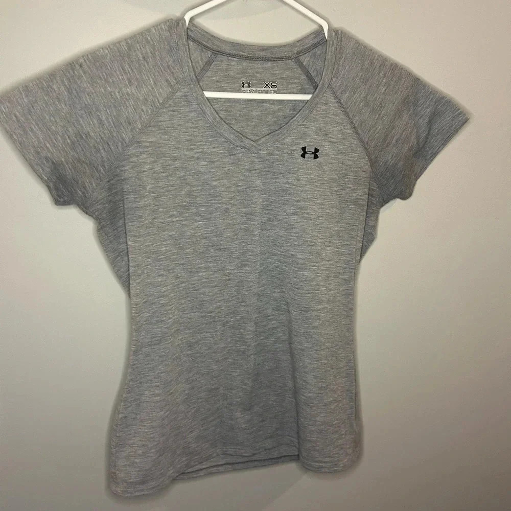 under armour womens x-small semi fitted tshirt